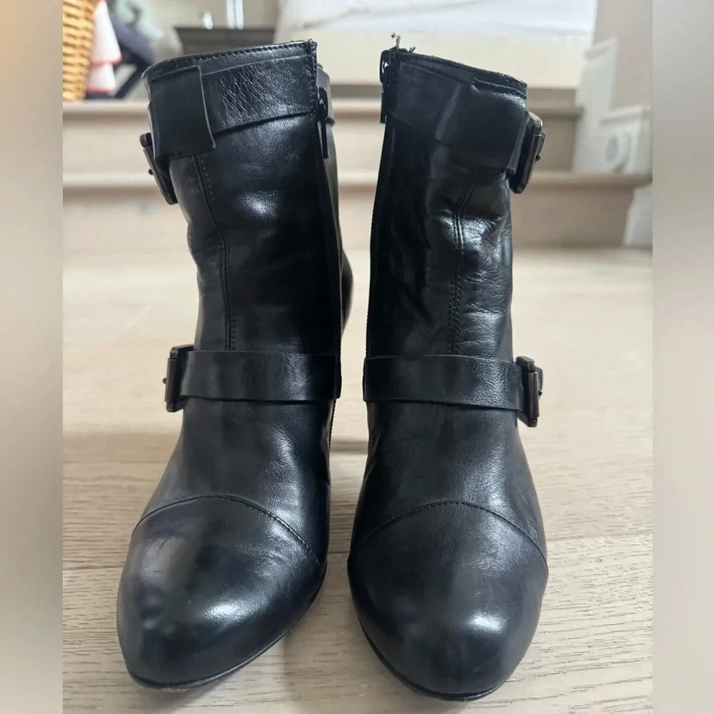 Seventy leather heeled booties size 37